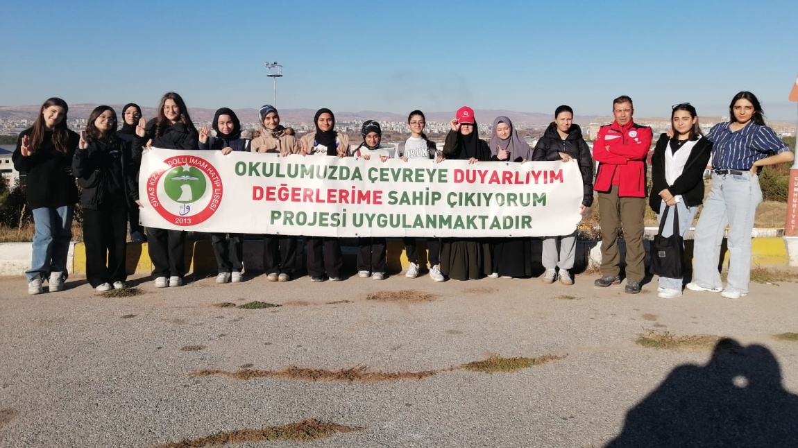 Öğrencilerimiz Cumhuriyet Üniversitesi Kampüsünde Oryantring Antremanı ve Çevre Temizliği Yaptılar